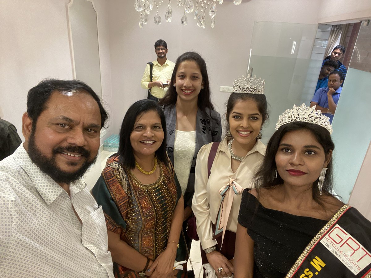 ckknaturals's tweet photo. Face of chennai winners.
An event conceptualised by latha of #IrisGlam @naturals700 https://t.co/fkC2SyusWL