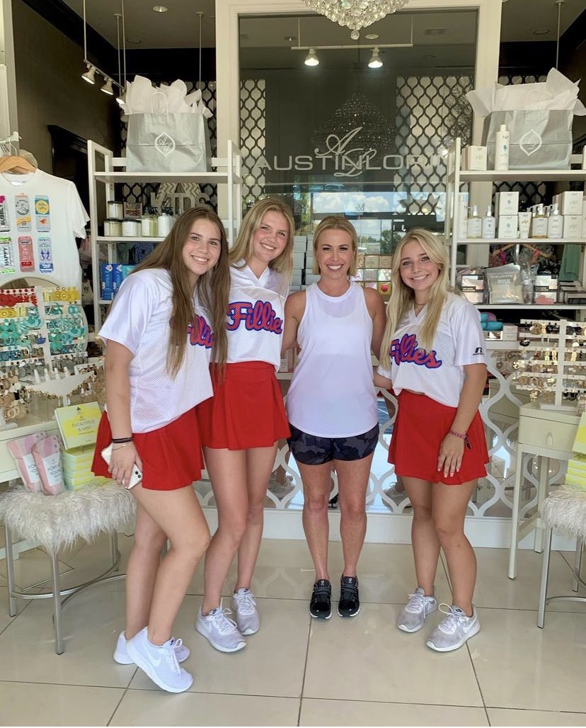 Happy #ThankfulThursday ! Thank you @austinlorin , we appreciate your support of our organization!💕