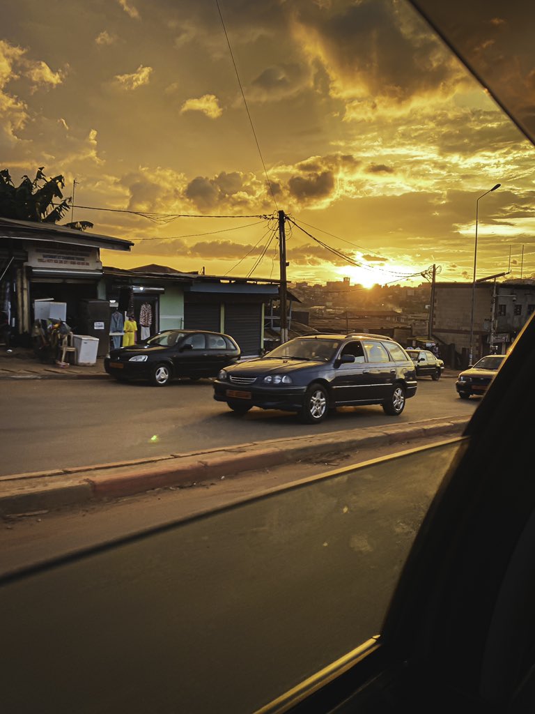 Loic_Abondo's tweet photo. On termine la journée avec ce beau coucher de soleil à Yaoundé 

#BrandingAfrica https://t.co/5Lg0U01VCF