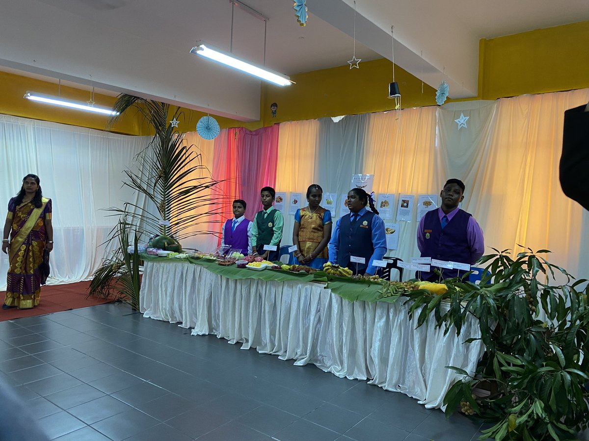 neyharica's tweet photo. A visit to SJKT Menglembu school and interacted with all the students and teachers. Experienced their classrooms and labs. #IndiaMalaysiaYouthExchange #GUSD #AudaciousDreamFoundation https://t.co/SAij0BpD3V