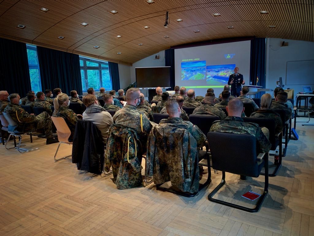 InvictusGamesDE's tweet photo. Unser #InvictusOnTour geht weiter! Heute bei @Team_Luftwaffe, an der Unteroffizierschule der Luftwaffe in Appen. Wir freuen uns über das große Interesse an unseren Spielen aus den Streitkräften. Jetzt wollen wir gemeinsam für unsere Themen sensibilisieren 🤝 https://t.co/YRRXyfeAHo
