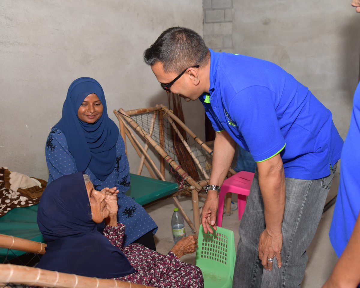 Machchangolhi_U's tweet photo. އެމްއެންޕީގެ ރައީސް އަދި ލީޑަރޝިޕުން WDC ކޮންމެ އިންތިޚާބެއްގައި ރަށްރަށަށް ގޮސް ކެމްޕޭންގައި ބައިވެރިވެ، މިދަނީ އެހެން ޕާޓީތަކަށް ނަމޫނާ ދައްކަމުން. އެމްއެންޕީން މިދައްކައިދެނީ އަންހެނުންނަށް މިޕާޓީގައި ފަހި ފުރުސަތުތަކެއް އޮތްކަން
@MNPWomen
#VoteMNP #VoteSamira #Vote1 ✅1⃣ https://t.co/FOBb1wxKqZ