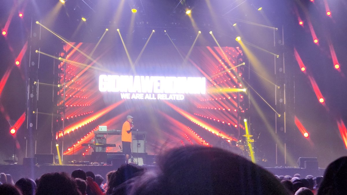 GibbonsSDS's tweet photo. Wow! Quelle expérience inoubliable. Des messages puissants et des artistes incroyables durant l'événement "Gidinawendimin - Nous sommes tous liés". #RéconciliACTION 
@ECStDSavio https://t.co/F3CVZFxRNu