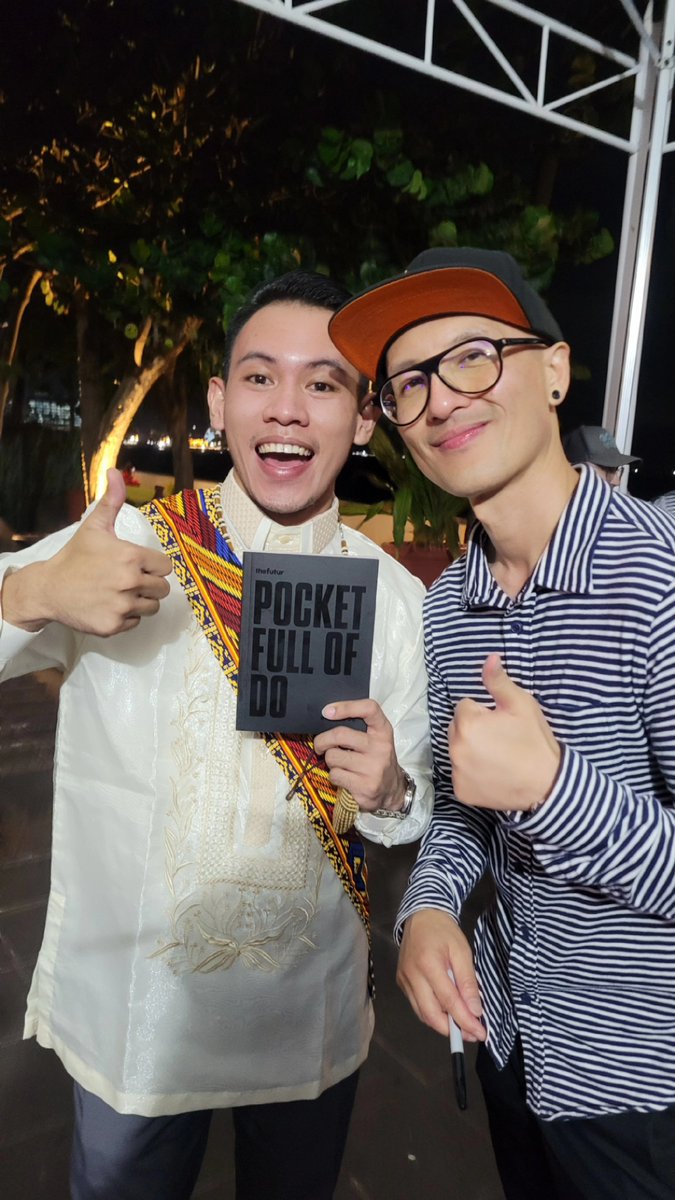 HeyClarkZ's tweet photo. DREAM COME TRUE!! With my legendary Mentor.  💪🏻😍
#BookSigned #ChrisDo #Mentor #Designer https://t.co/fBPaYTyuZZ