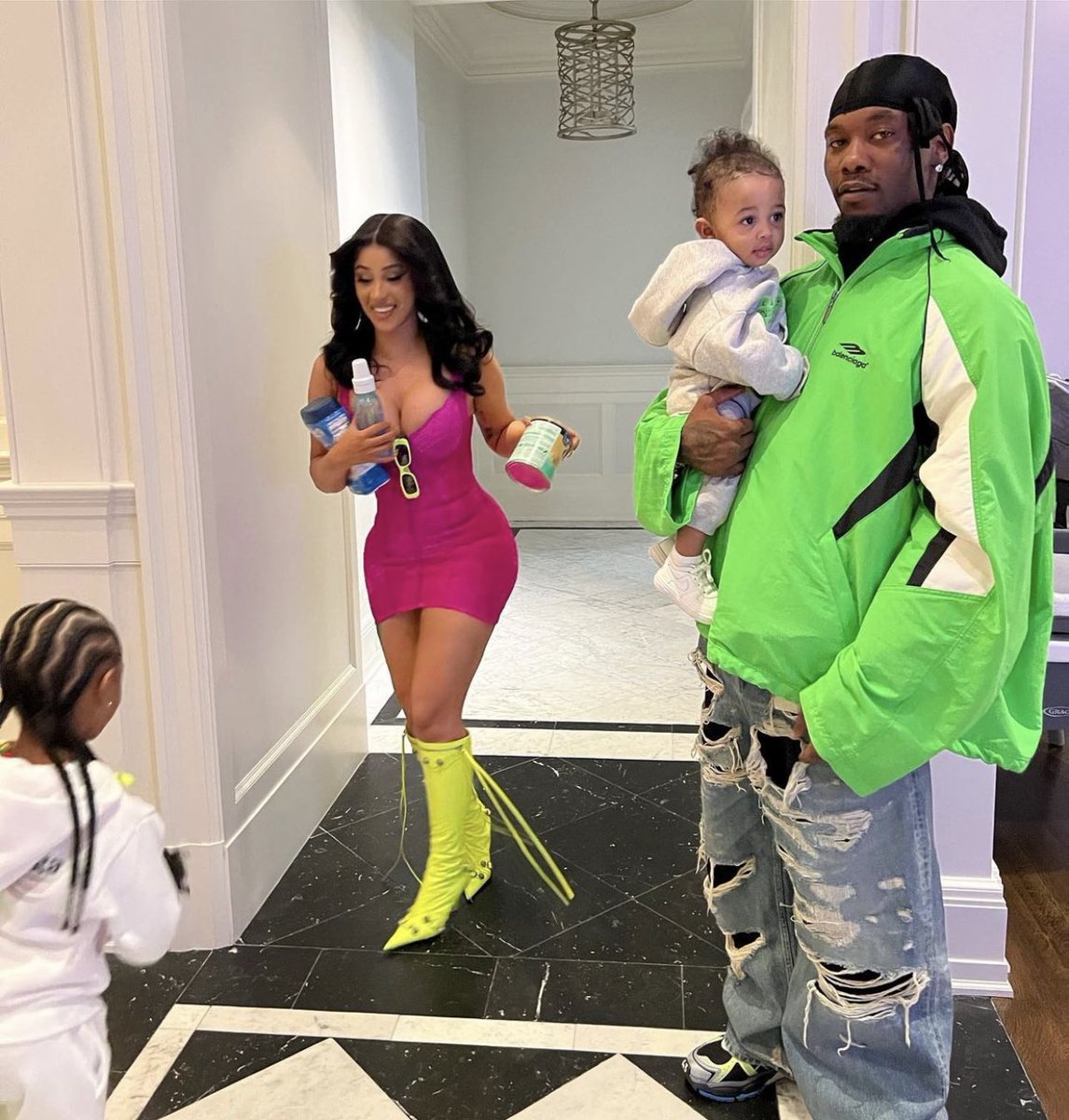 CCardib2's tweet photo. @iamcardib And went on to make a beautiful family and team 🥺🫶🏽 https://t.co/hRaO6FxYhM