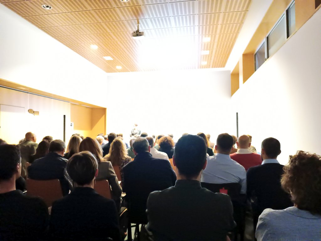 Esta tarde #mutamoslapiel en <a href="/CIEMZaragoza/">CIEMZaragoza</a> #factoriadeinnovacionabierta #empresa #emprendimiento #educacion #innovacionabierta