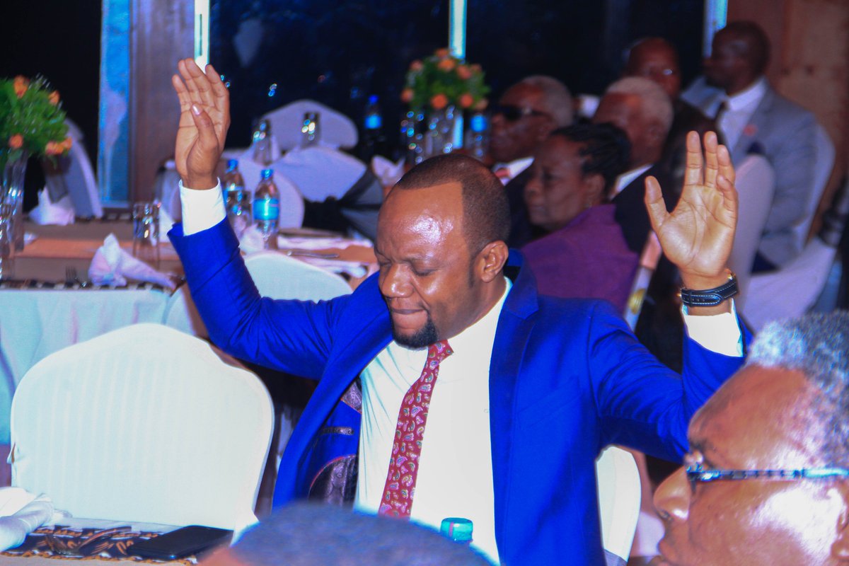 find_reallife's tweet photo. #Tbt Miaka minne iliyopita tuliandaa tukio letu la kwanza ambapo tulialika marafiki ili kuwashirikisha maono ya kugusa maisha ya watu. Tukio hili lilihudhuriwa marafiki mbalimbali akiwemo #GodwinGondwe (Aliyekuwa mgeni rasmi) @AngelBenard @Chris_Mauki  #HarrisKapiga na wengine. https://t.co/UY5DtyyCbx