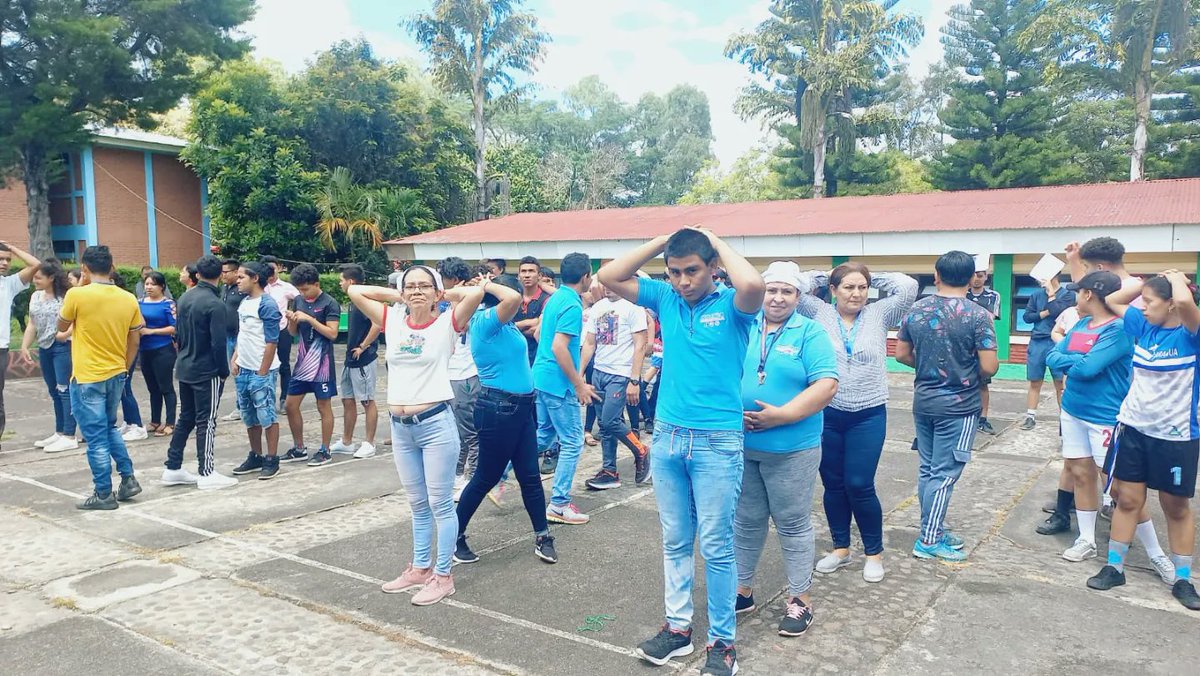 Protagonistas, Docentes y Personal Administrativo del Centro Tecnológico Olof Palme participan del III Ejercicio Nacional de Protección para Proteger la Vida en Situaciones de Multi - Amenazas.
#SoyTecNicaragua🇳🇮🧑‍⚕️🧑‍🚒