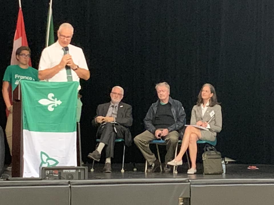 C’est maintenant officiel: La ville de Sarnia est bilingue! Merci milles fois <a href="/patdufour7/">Patrice Dufour</a> et Tanya Tamilio! Merci à tous les bénévoles. Enfin, j’aimerais remercier tous les politiciens qui ont travaillé sur ce projet si important pour nous: Les francophones de Sarnia!