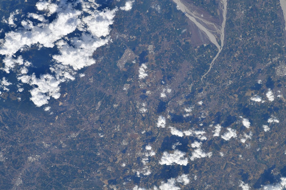 AstroSamantha's tweet photo. Coasts, bays and rivers of Friuli-Venezia Giulia. The gulf between Trieste and Ronchi dei Legionari, Porderone and the beautiful Marano Lagoon – a twin of the Venice Lagoon.  #CiaoItaly #MissionMinerva https://t.co/FHOVnjoOMF