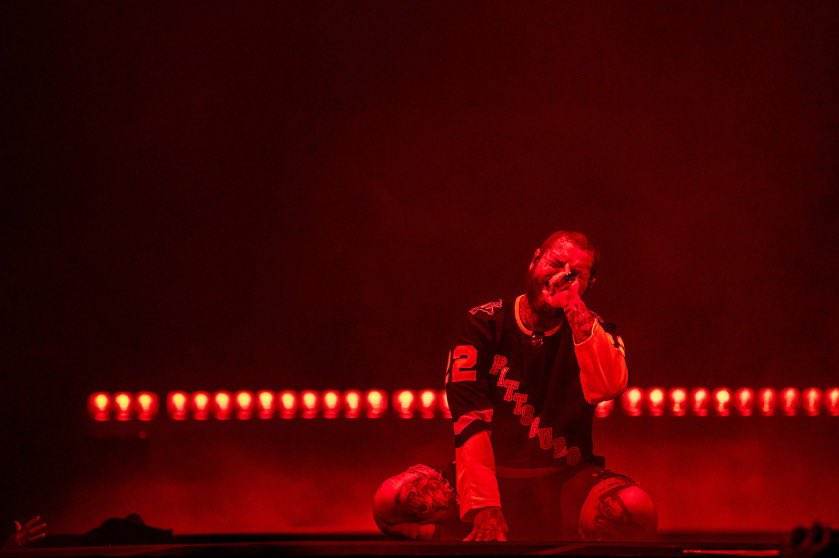 NewsPosty's tweet image. “Post Malone should feel like a rockstar because he captivated the crowd like an icon during the Pittsburgh stop of his Twelve Carat Tour. Malone’s effort was stilted but enthusiastic and full of heart. The fans returned the love.” - @PittsburghPG about #TwelveCaratTour