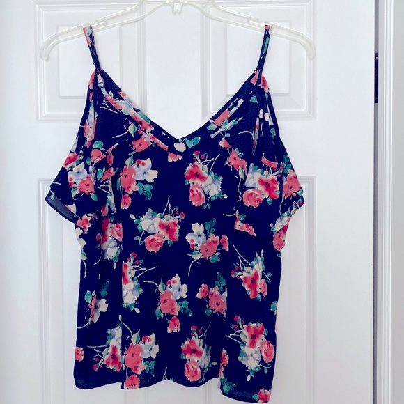 AtFinds's tweet photo. So good I had to share! Check out all the items I'm loving on @Poshmarkapp #poshmark #fashion #style #shopmycloset #goodfellowco #stjohncollection #designlablordtaylor: https://t.co/M1Qq3NdTZ1 https://t.co/uIIBv64fDN