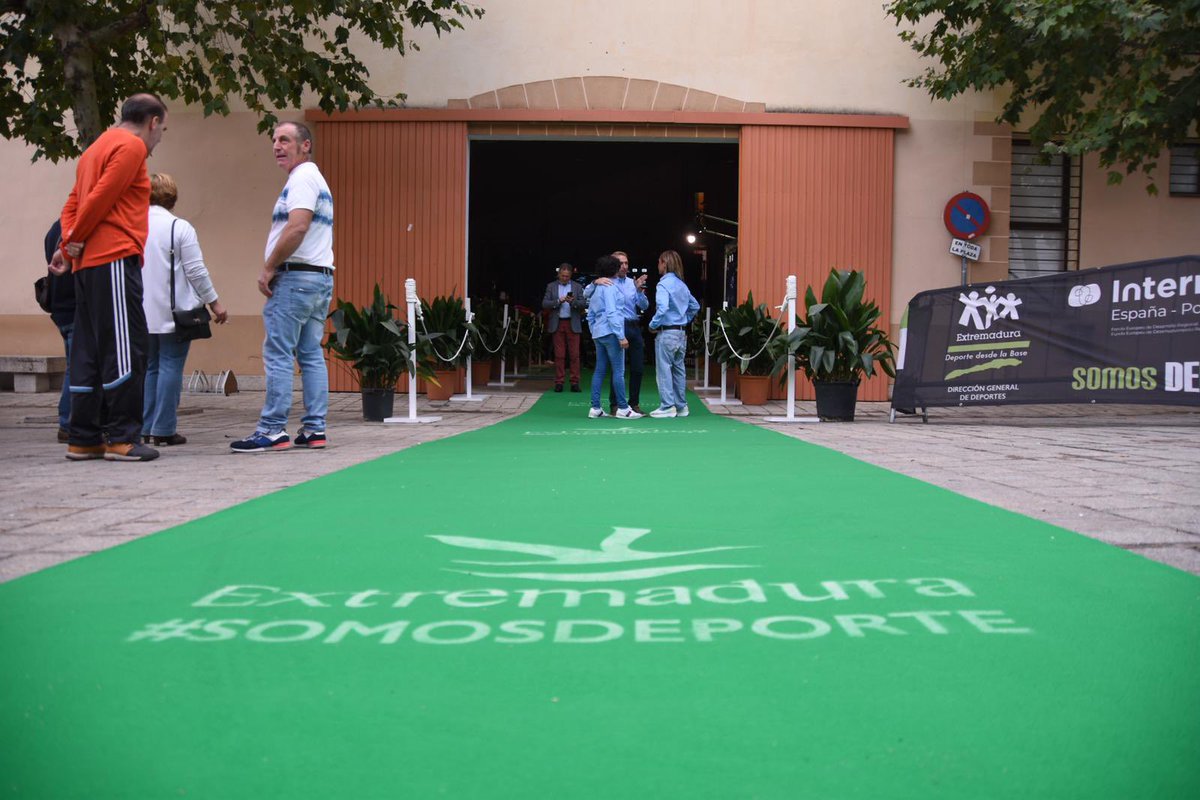 cultura_EXT's tweet photo. ¡Ya estamos en Villanueva De la Vera!

Acto de entrega de los Premios Extremeños del Deporte 2020 🥇

🎥 Síguelo en directo: https://t.co/CfwvnzcNQk

💚🤍🖤 SOMOS DEPORTE 💚🤍🖤 https://t.co/eeMh9Flxkx