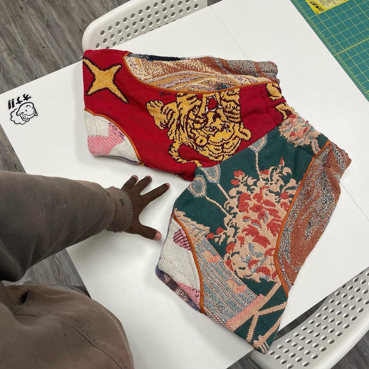 Lavish_Roy's tweet photo. I shouldn’t have to keep proving myself like really, just admire my handiwork. 

I made these shorts out of blanket scraps that I had had leftover from previous projects/commissions. 

https://t.co/iUxx8YKhej https://t.co/9WJmphnOVT