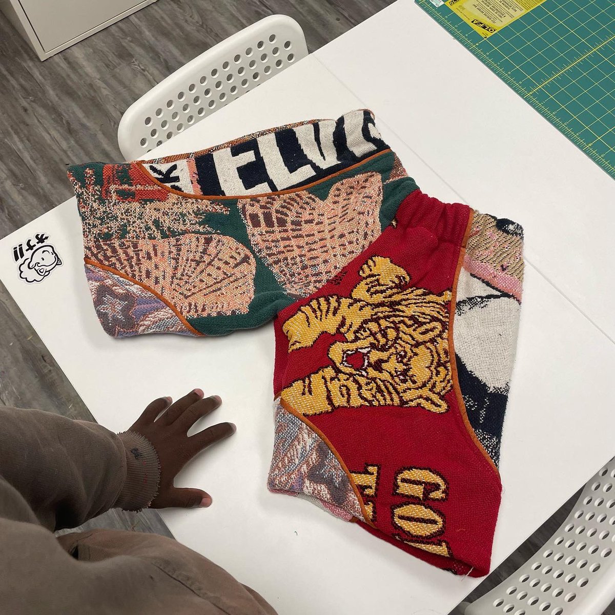 Lavish_Roy's tweet photo. I shouldn’t have to keep proving myself like really, just admire my handiwork. 

I made these shorts out of blanket scraps that I had had leftover from previous projects/commissions. 

https://t.co/iUxx8YKhej https://t.co/9WJmphnOVT