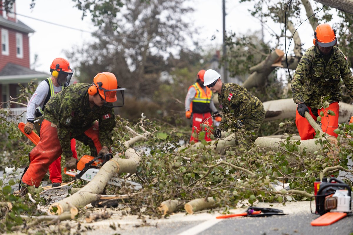 CanadianForces's tweet photo. We're still on the ground, helping local emergency crews with #HurricaneFiona clean-up. Over 700 #CAF members have now deployed to Nova Scotia, Prince Edward Island, and Newfoundland and Labrador.
Here to help as long as it takes! #OpLENTUS https://t.co/bA9tIgJtQ9