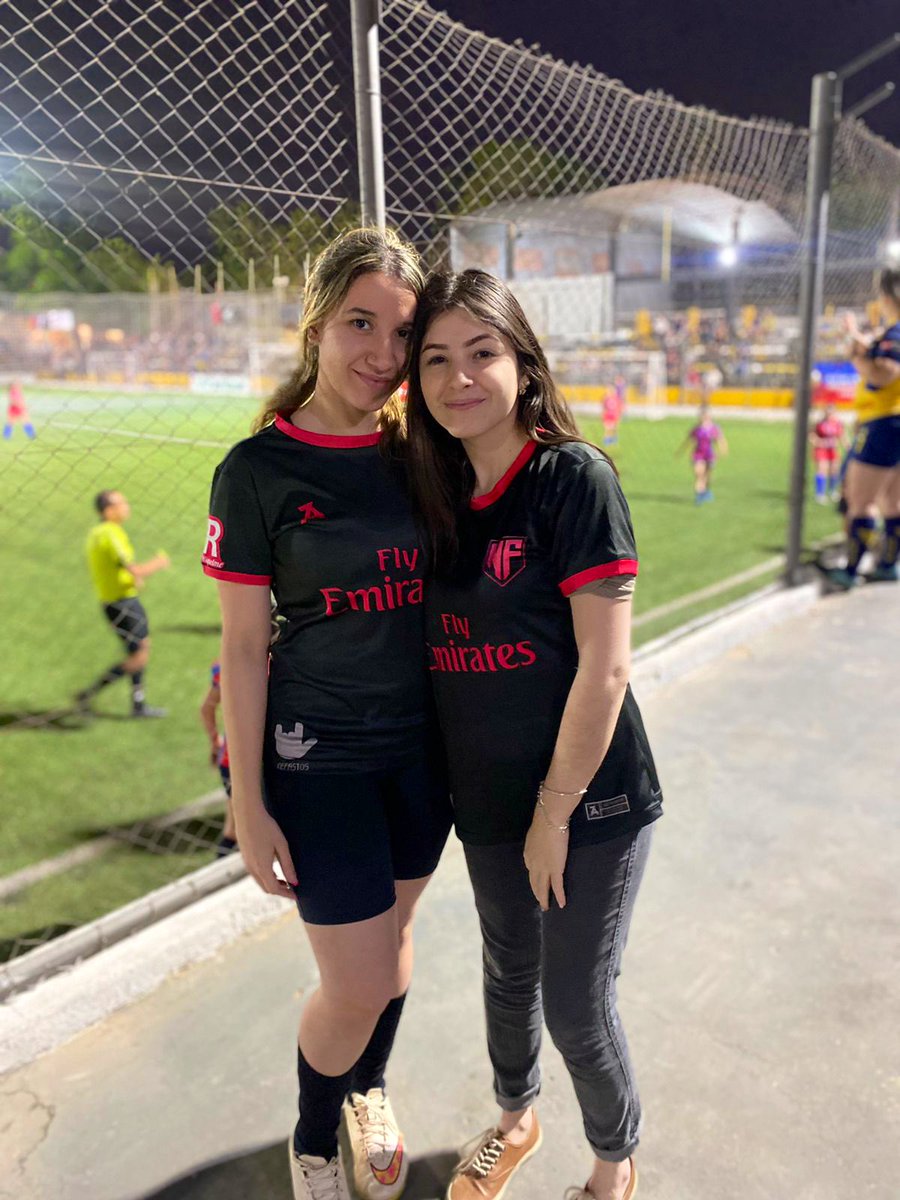 ceci_acha's tweet photo. La familia siempre está #tbt @nefastasfc 😍💖🤟🏻 https://t.co/QxDVAf6abb