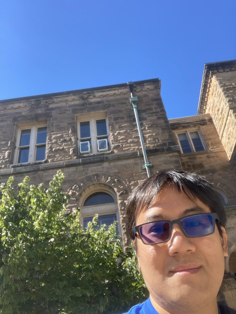 PuzzleBang's tweet photo. Second location: came for the traditional Dairy Queen (heh hey r/UIUC), but ended up getting chicken nearby.  I’ll be outside on the benches, closest to the Quad https://t.co/tB6Hc8DySc