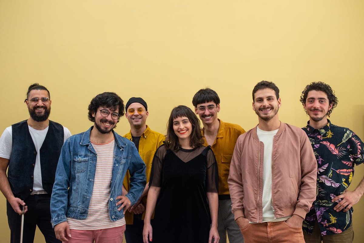 Hoy se repite esta foto.
Hoy se repite el ritual y con ello la confirmación de por qué elegimos este camino de la música.
Hoy toca Salandrú y para nosotres ya eso es más que suficiente 🤍

Nos vemos a las 21 h en <a href="/teatroelgalpon/">Teatro El Galpón</a> 🐚