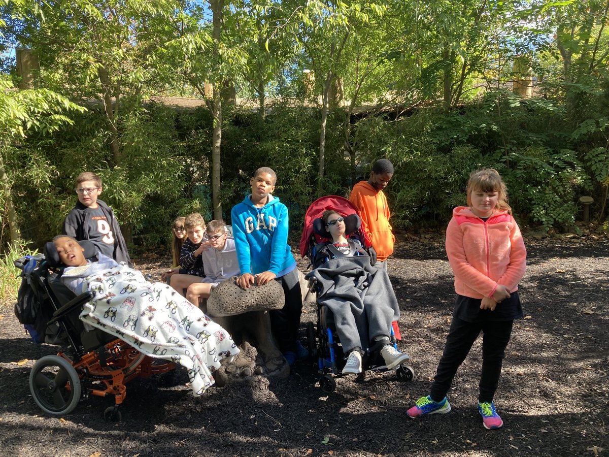 Kings Junior High and Columbia Intermediate enjoying our day at the Zoo. ⁦<a href="/Kings_Schools/">Kings Local Schools</a>⁩ ⁦@Kings_HS⁩ ⁦<a href="/CISKnights/">CIS Knight Nation</a>⁩ ⁦<a href="/KJHKnights/">Kings Junior High</a>⁩ ⁦⁦<a href="/DawnGould_/">𝔻𝕒𝕨𝕟 𝔾𝕠𝕦𝕝𝕕</a>⁩