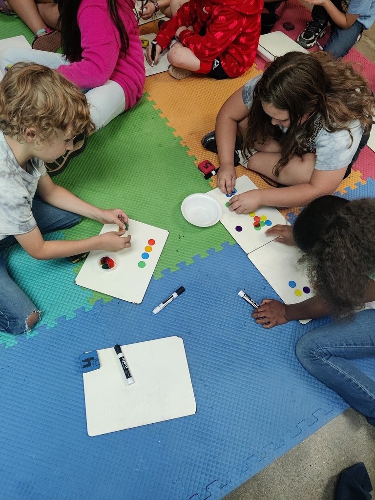 BeebeElementary's tweet photo. This week students in Mrs. Birchfield's class have been working on division. They enjoyed using cookie cutouts to model the story The Doorbell Rang. They also worked in partners to practice making equal groups. #2groovy #bbelem #bprd https://t.co/cEln6CbOKT