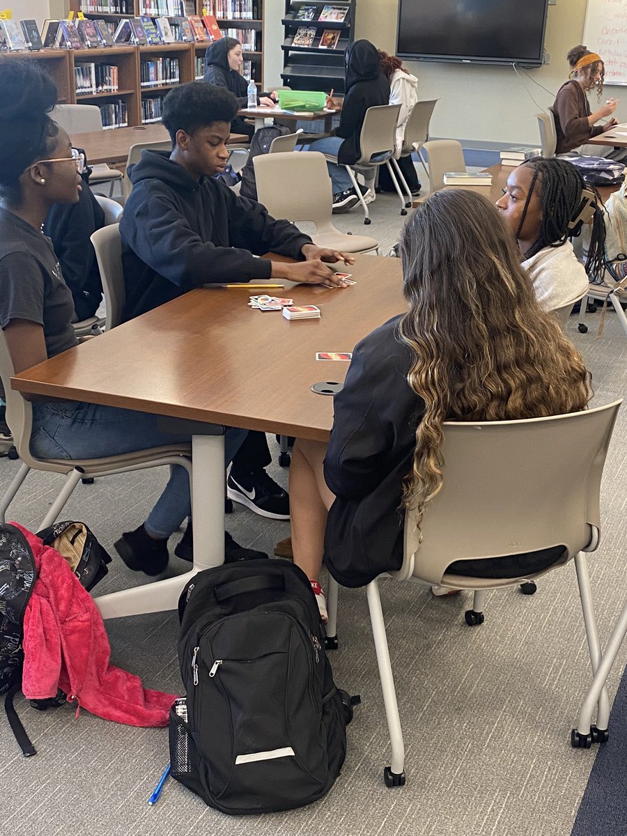MrsGarlitz's tweet photo. Ms. Massey’s classes came in for book checkout and then had time to choose whether to play games, read, or color! Every single student was engaged and having fun! #fcpsreads #bigfred #librariansoftwitter https://t.co/Cmwki2ztJa