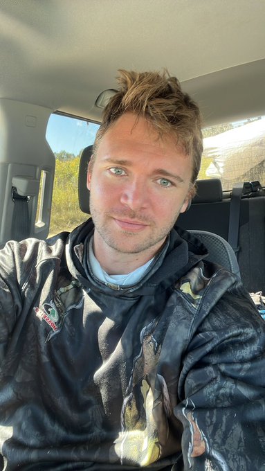 Going live for a few min to test out the new WiFi for the camper🤩 https://t.co/tAWA4cVxib<a href="/tag/flirtsummit2021"class="tags"><span>#flirtsummit2021</span></a>