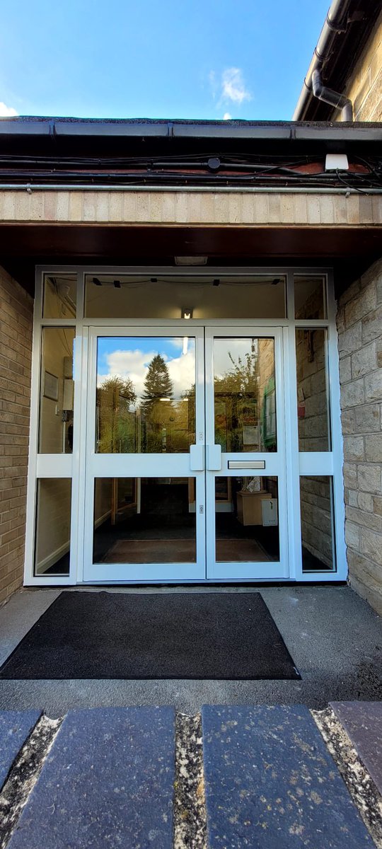dm2003ltd's tweet photo. Recent install: New powder coated white door and framing system on this school in Sheffield includes Anti finger trap stiles and wide main door with built in soft closer. Safety glass as standard. #sheffieldschools #yorkshireschools #madeinsheffield #aluminiumdoors #aluminium https://t.co/WdKzbCLdfz