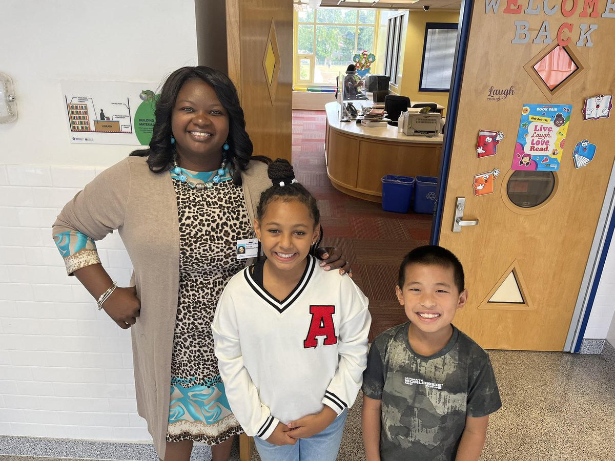 CPES4LIFE's tweet photo. @DrManigo joined the #PrideProductions podcast 🎙 today! Our students ask questions and learned about her love of music 🎶 @MrsHoldcraft #vbits @ladavids_a @VBTitleI @vbschools https://t.co/fWnR7OmgVJ