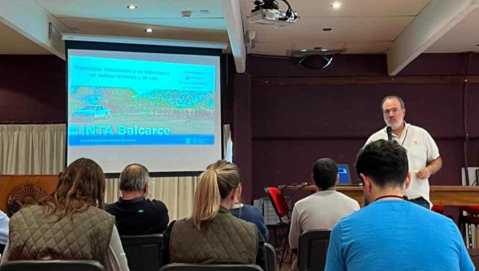 SDVEBalcarce's tweet photo. Presencia del SDVE del @INTABalcarce en la Jornada Taller organizada por Laboratorio Laver en Villa Maria https://t.co/2ub5pKJOom