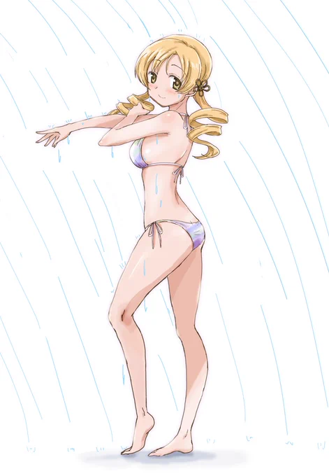 シャワー浴びマミさん水着。白背景。 