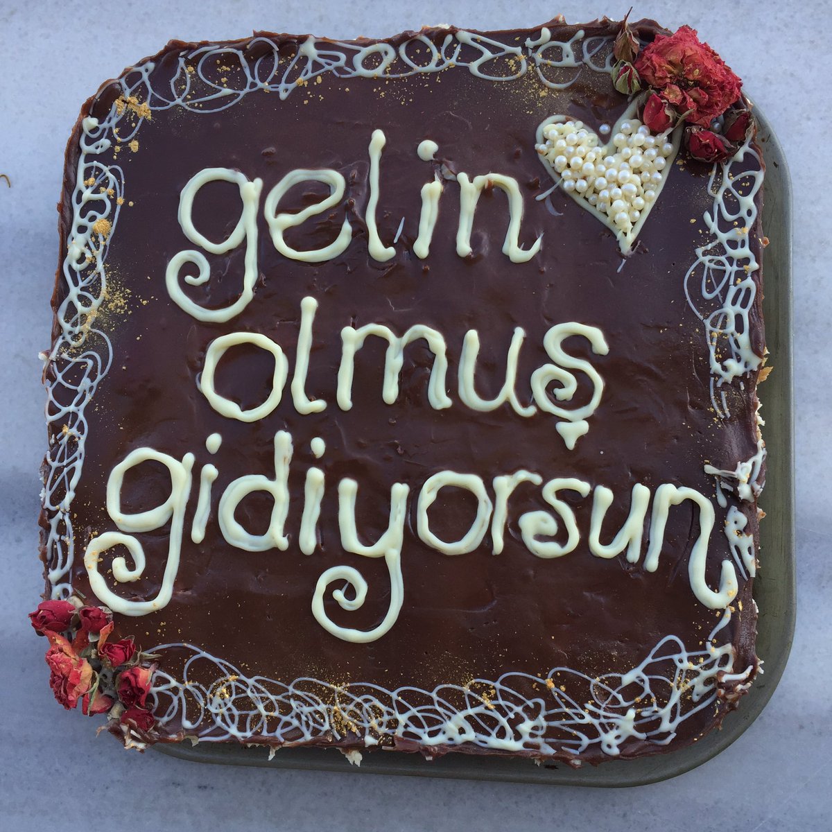 tatebruli's tweet photo. Pastanın içine gelin olmuş giden kardeşe özel sevgi tozu kattık. #bridetobe https://t.co/eevkLx65Kn