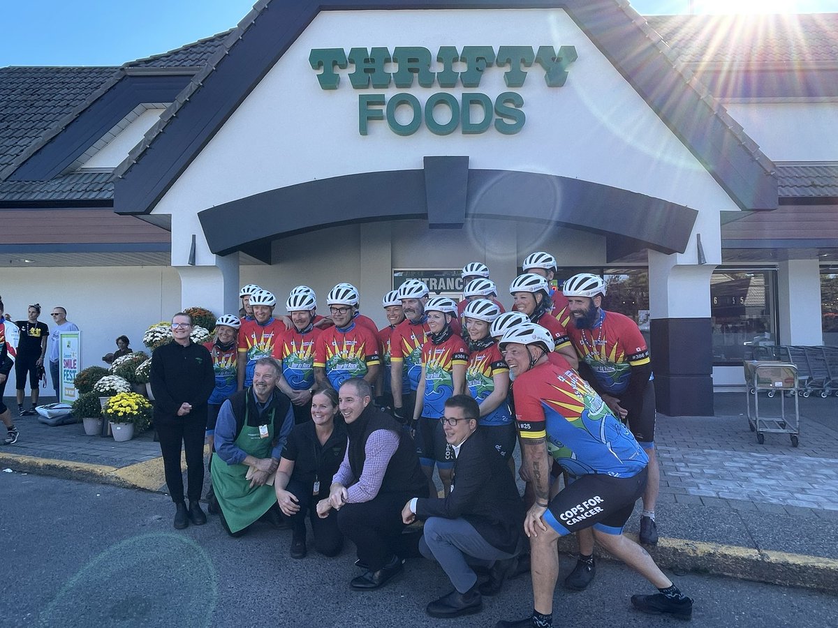 TheLounge999's tweet photo. The 25th Anniversary of @TourdeRock has rolled into Parksville for their stop at @ThriftyFoods! You can show support when you see them along the roads or make a donation to Camp Goodtimes. Links on our website. - Jake #Parksville #TourDeRock #CopsforCancer #CampGoodtimes https://t.co/lUdYegLsGR