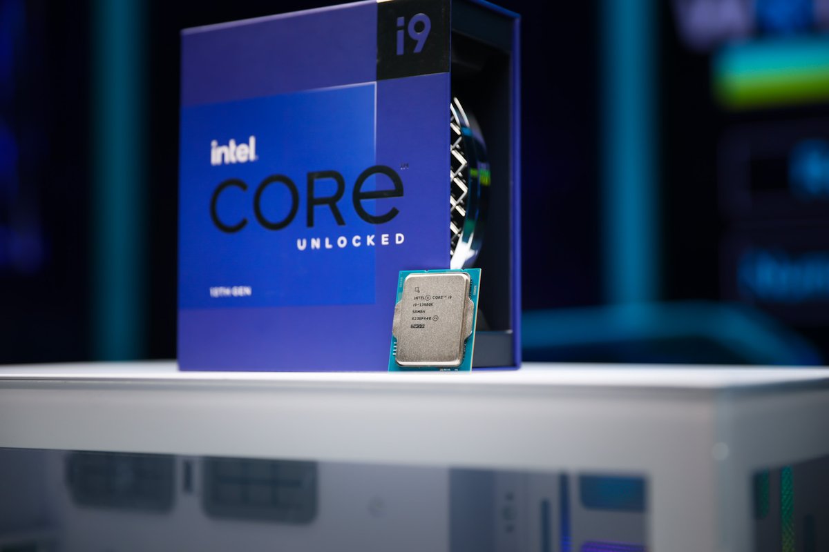 🔴 Shuffling deck....We're LIVE 

@Robeytech and MTG King <a href="/NumotTheNummy/">Kenji Egashira</a> are teaming up on #ModWorkshop for our first live #13thGen i9 Build!

📺 Twitch.tv/Intel