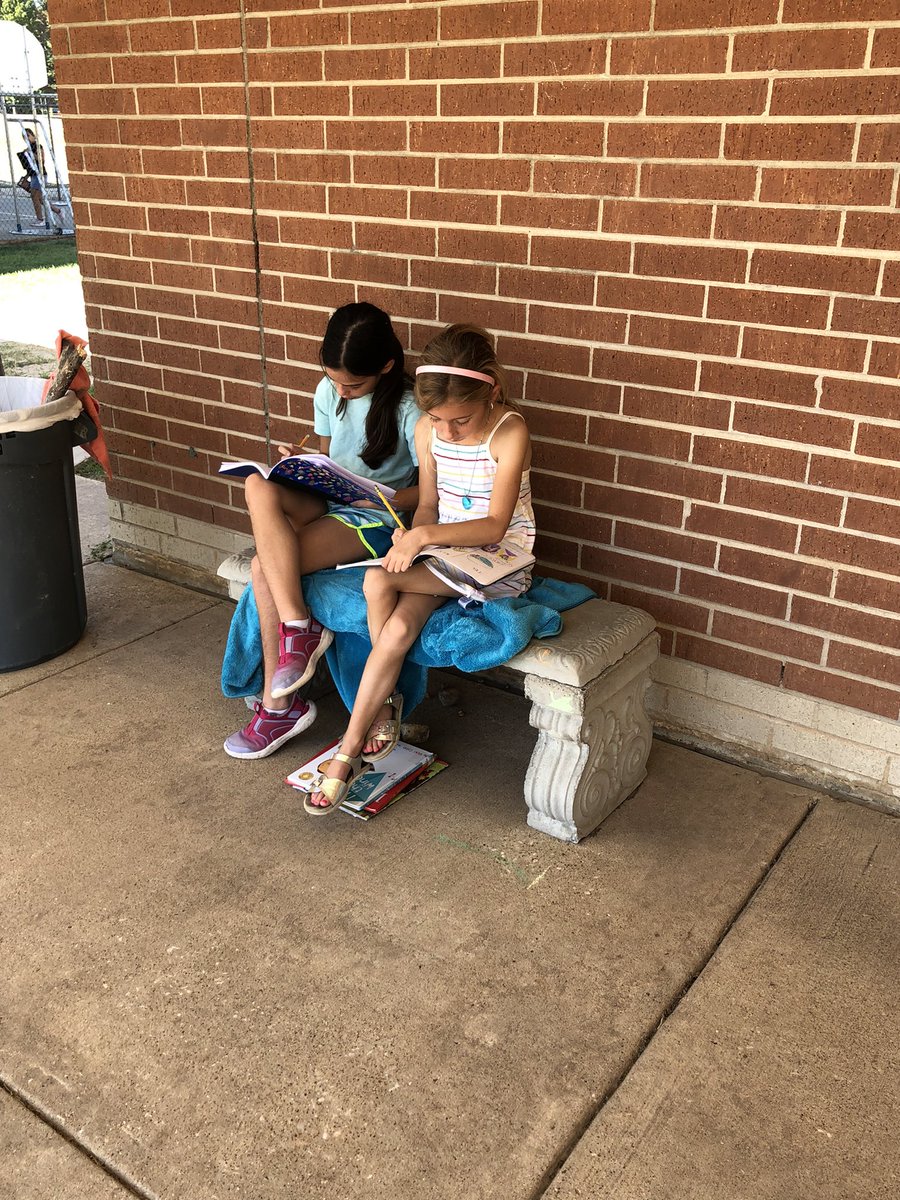 epple_d's tweet photo. We loved writing outside today! The weather was perfect! https://t.co/ikQ3n7bnW2