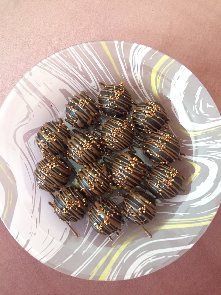 tatebruli's tweet photo. Bizde pişer, komşuya da düşer. #cakepops https://t.co/Ajk79iqo2c