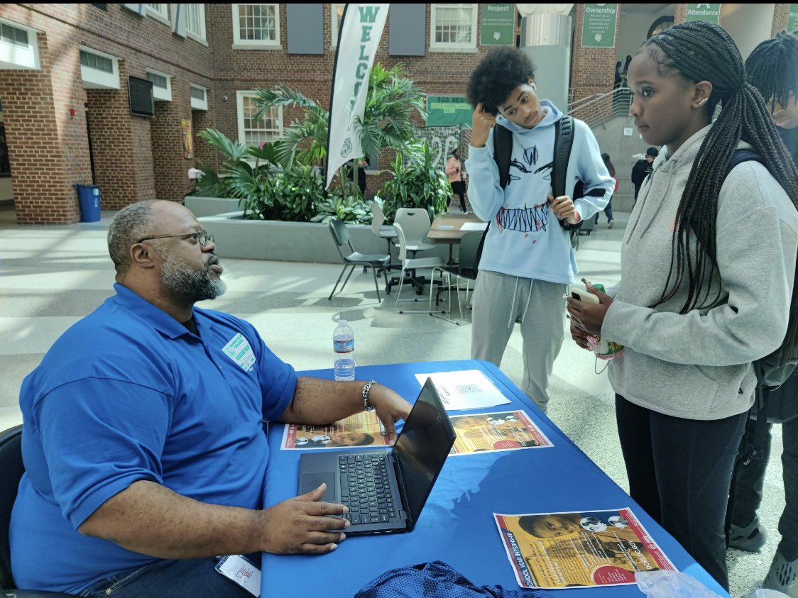 OYP_DC's tweet photo. Shoutout to @JacksonReedHSDC students for registering for our #SchoolYearProgram. We see you too Sam! Thanks for helping out. Join the new trend and register now via this link: https://t.co/f5Me24WeHn
#SYP #OYP #DOES https://t.co/sFfqxfsZeg
