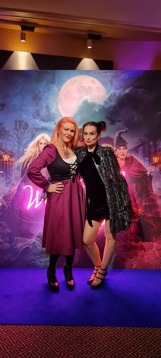 PastMortems's tweet photo. So much fun at the premiere of #HocusPocus2 Thanks to Disney+ for another invite to an epic event with much needed frivolity and hangs with @Tink_1982. Halloween is coming! ๐ง #JustABunchOfHocusPocus https://t.co/9aHyTosoWB