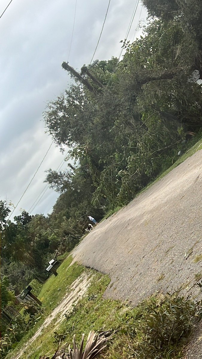 masonbrooke95's tweet photo. Trapped in. #HurricaneIan Apopka,FL https://t.co/QLPjRTDiMU