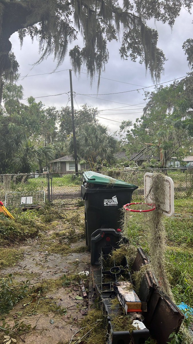 masonbrooke95's tweet photo. Trapped in. #HurricaneIan Apopka,FL https://t.co/QLPjRTDiMU