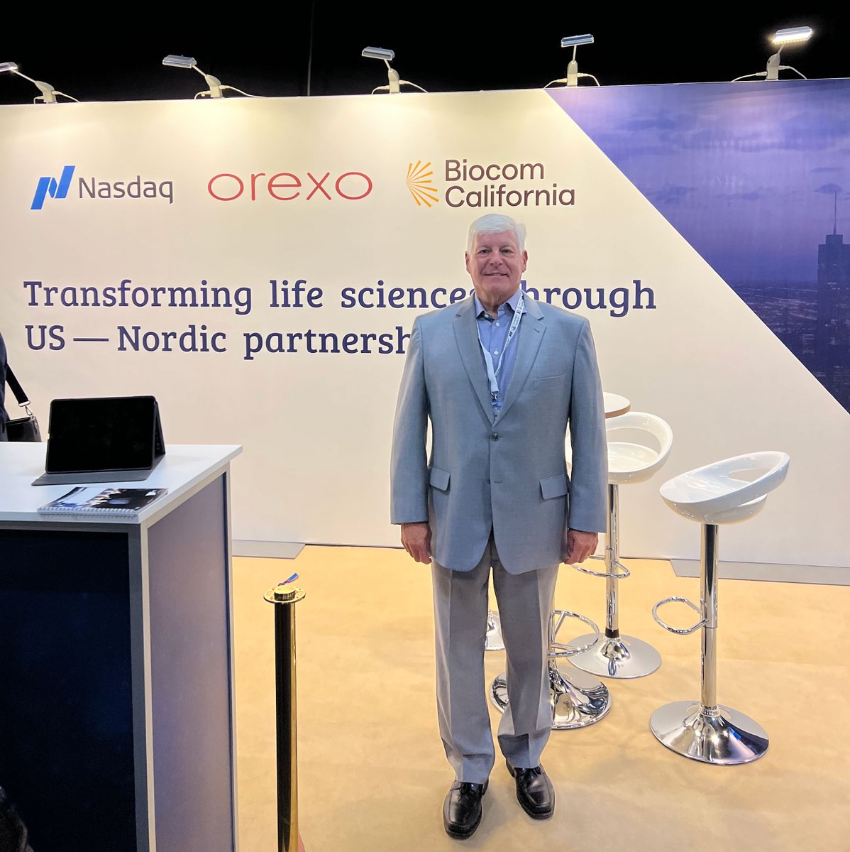 Emeritus_Biocom's tweet photo. The crowd at #NLSDays in Malmö flocked to the US pavilion to ask how to become more involved in our assoc. and the CA life science industry. Great to engage in a roundtable with @USAmbSweden, who was formerly Gen. Counsel to a NY biotech co., and understands our industry's value. https://t.co/hV9M9W726z