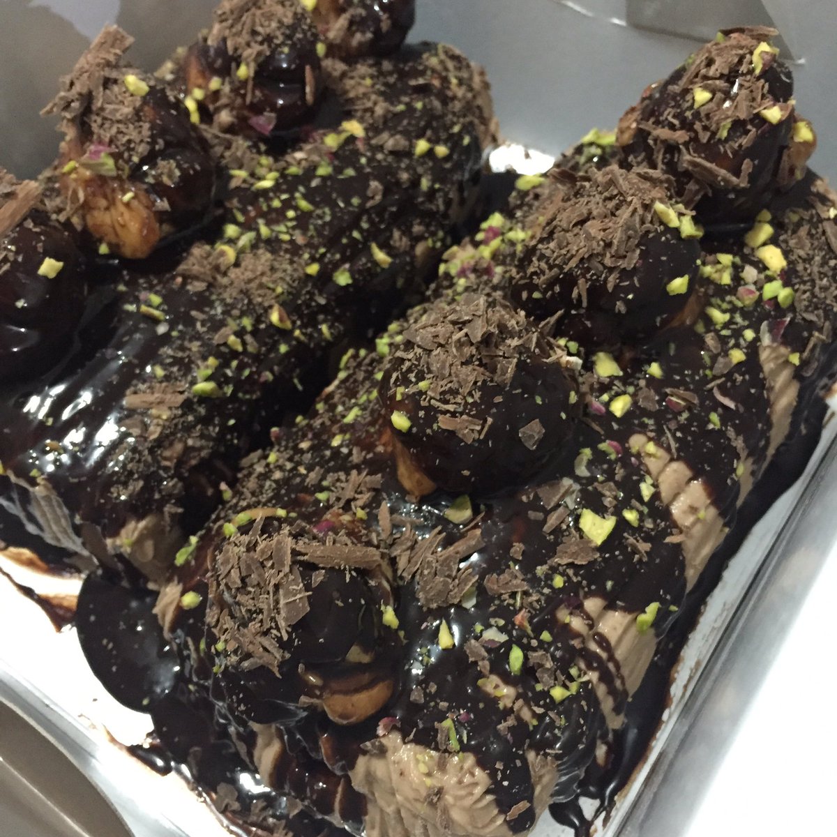 tatebruli's tweet photo. Teşekkür pastas�� #cake #schokokuchen https://t.co/gzHrocqlm8