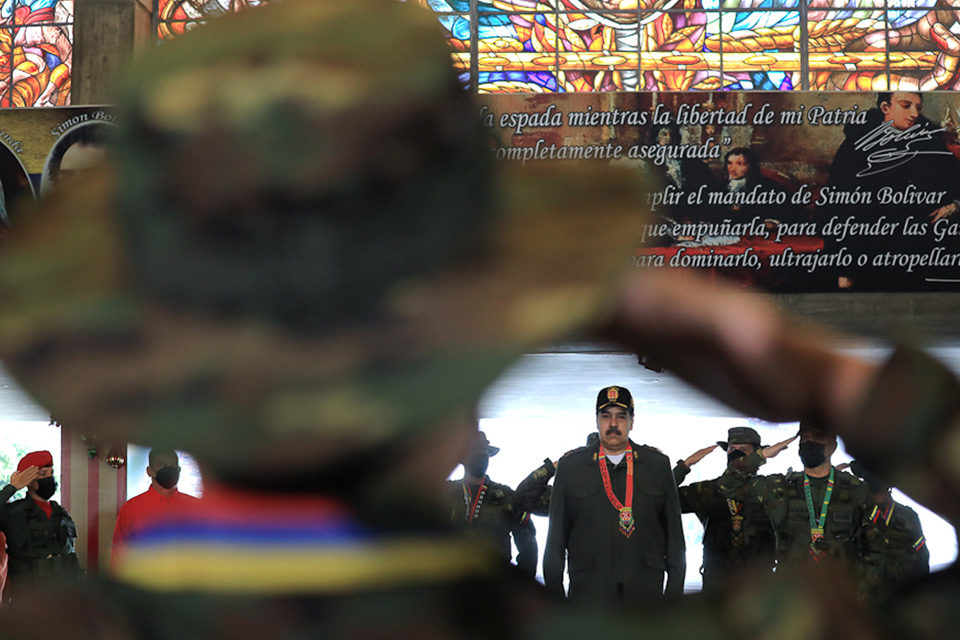 DiarioTalCual's tweet photo. Maduro ordena a jefes de puestos militares fronterizos contactar a sus pares de Colombia #TalCual #ClaroyRaspao #TomandoElControl https://t.co/9FajNiIFT8 https://t.co/Zn38DAW9J2