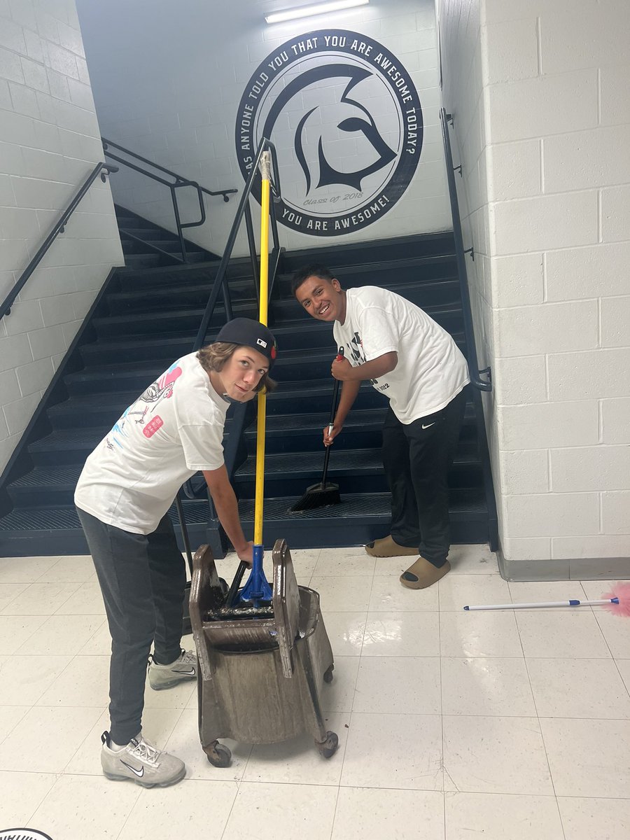 Yocs14's tweet photo. @FHCSoccer JV boys embraced their inner Miyagi Do today and helped clean up the school. Glad to do a tiny bit of help for our hardworking custodial/janitorial staff. #waxonwaxoff #teambonding #fhsdcares #givingback #fhcsoccer https://t.co/enmS5gUFAf