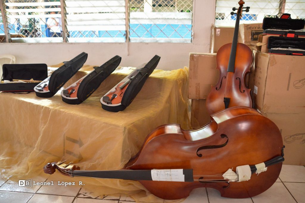 El embajador de la República Popular de China, Chen Xi entregó al Ministerio de Educación (MINED), un donativo de instrumentos musicales valorados en 74 mil dólares, para la conformación de una orquesta sinfónica.

#2022EsperanzasVictoriosas #Nicaragua