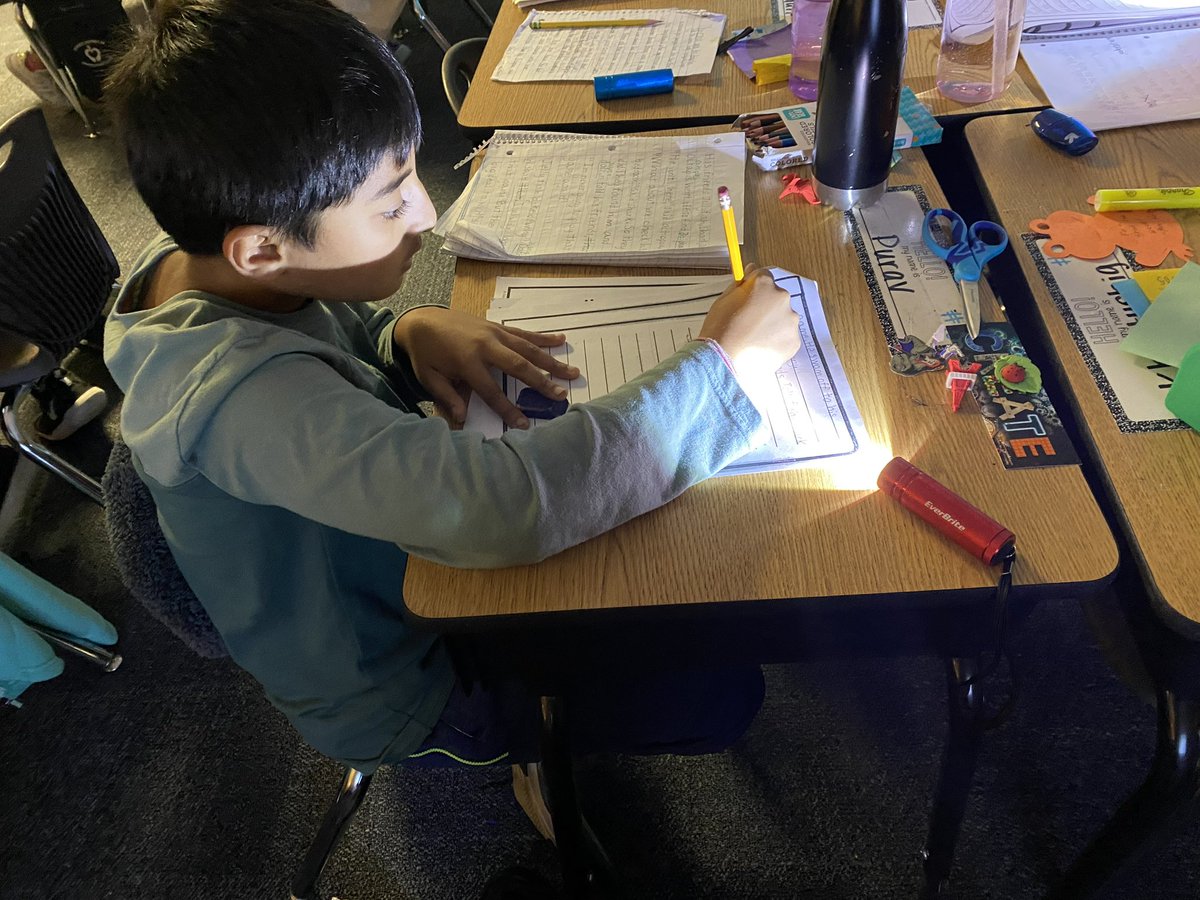 MissDucey's tweet photo. Room 104 earned a “lights out” day! We had a blast using little flashlights to help us learn all day 🔦✨ #weare54 #wearefv54 #wholeclassreward https://t.co/KApiZJZxoN