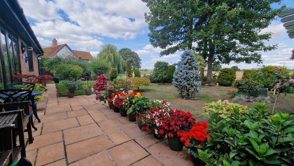 For Sale: Wingfield Road, #Syleham. An exceptionally well presented detached property set in this beautiful location in Syleham overlooking fields and countryside. 4 double bedrooms. No onward chain. muskermcintyre.co.uk/properties/160…