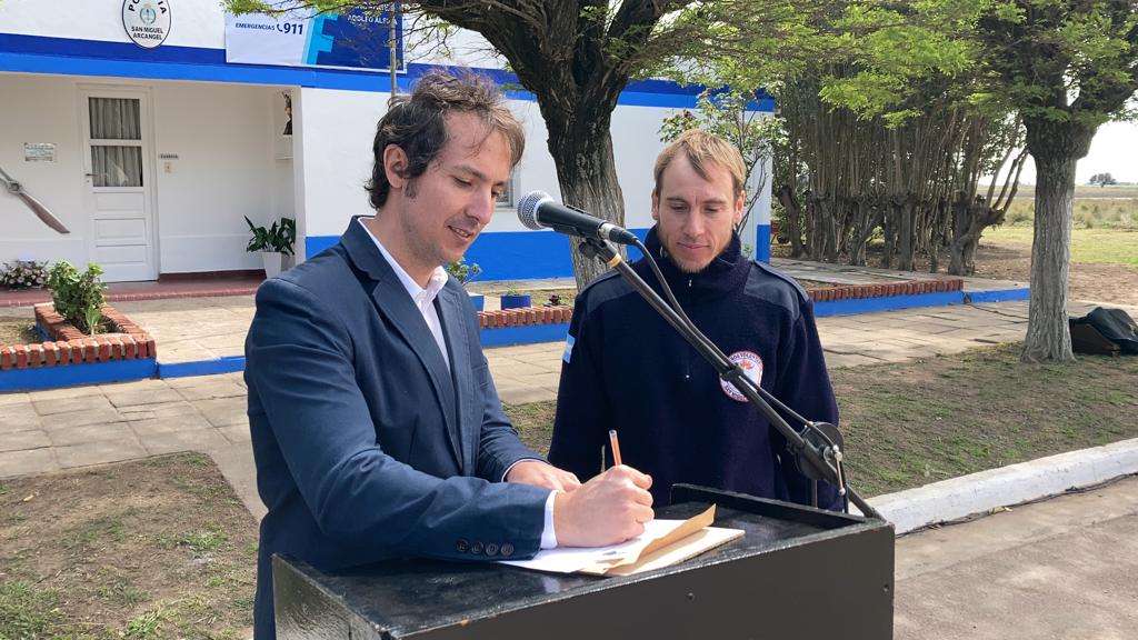 JavierAndresInt's tweet photo. ¡Felices 119 años San Miguel Arcángel! 
Hoy celebramos la historia  y nos unimos para construir cada día un mejor presente 🙌
Hermoso escuchar a la comunidad cantar en alemán y honrar sus raíces.🇦🇷🇩🇪
El domingo nos encontramos para compartir   en familia ☺️ https://t.co/Ks3oBxEIsh