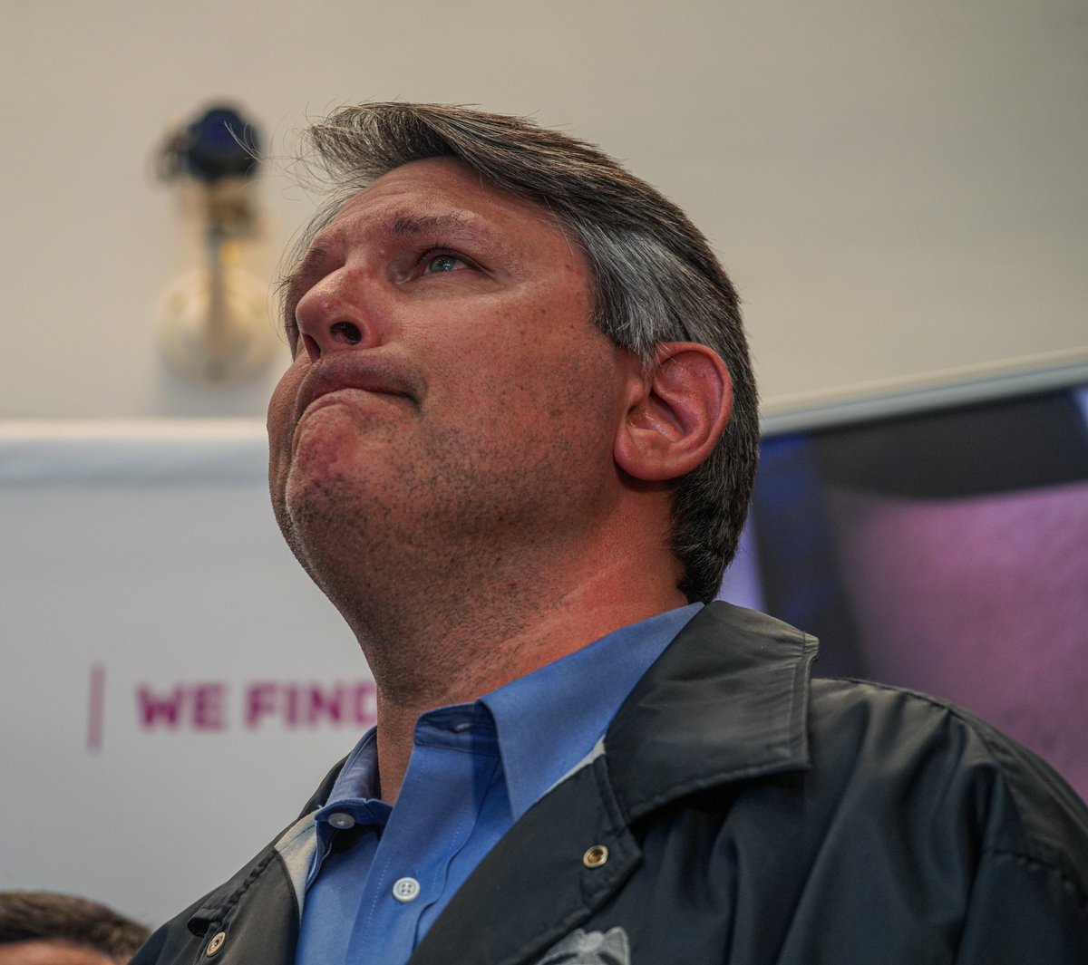 A sad scene today in Queens after an EMS lieutenant was fatally stabbed in Astoria. Full story by <a href="/thegewelbino/">Zach Gewelb</a> and <a href="/_JuliaMMoro/">Julia Moro</a> with some of my photos. qns.com/2022/09/breaki…