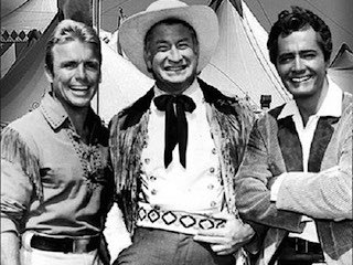 FrankMalfitano's tweet photo. FORGOTTEN TV SHOWS: FRONTIER CIRCUS, 1961-62 CBS #FrontierCircus #tvshow #Western #1960s #CBS #JohnDerek #ChillWills #RichardJaeckel #1880s #forgottentvshows https://t.co/lLN8P13gbk